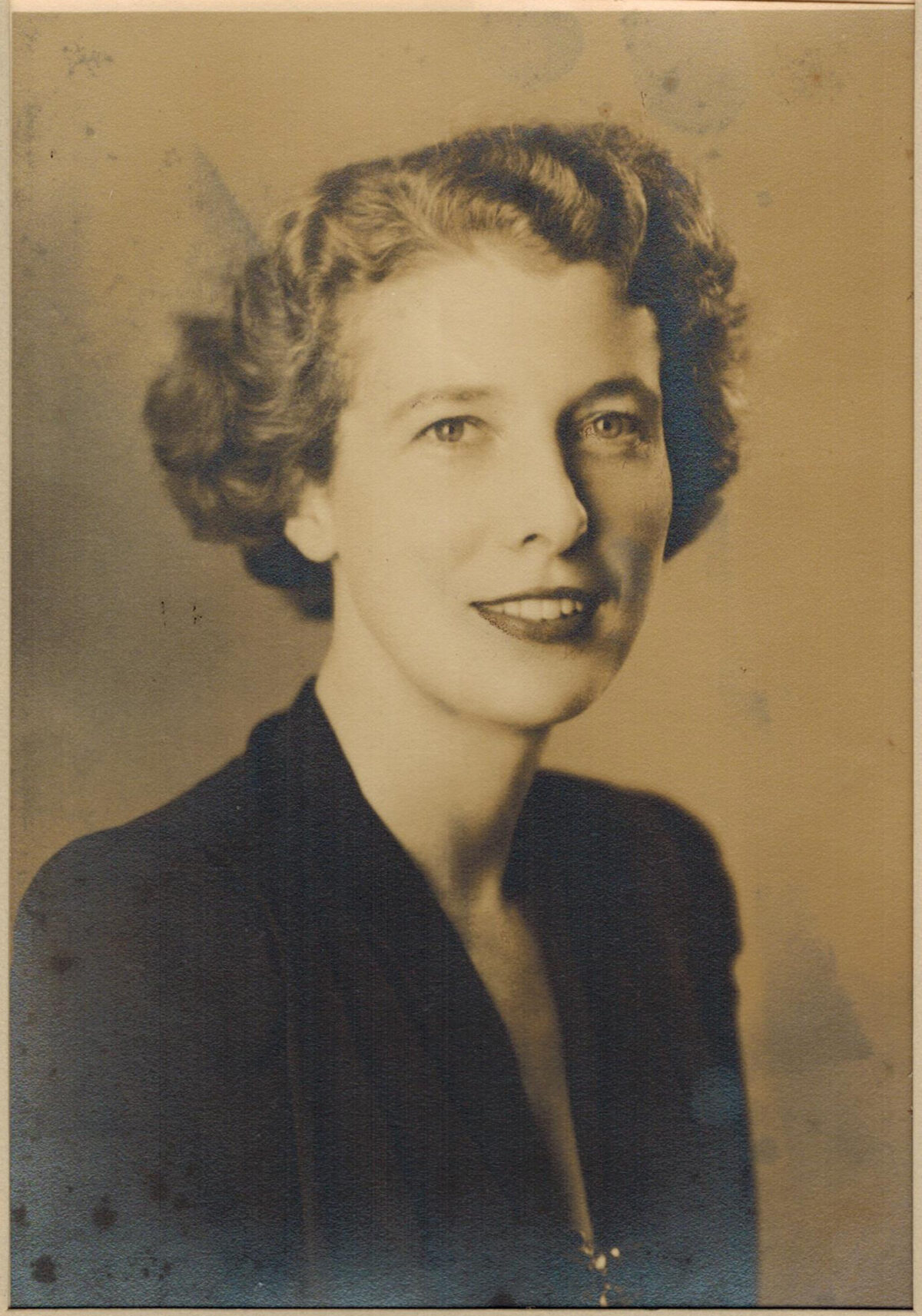 A portrait photo of scientist Florence Bell